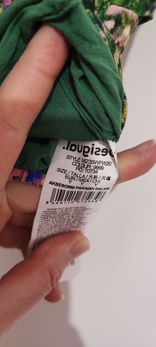 Blusa verde con estampado floral