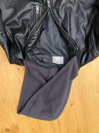 Cazadora Zara efecto piel con capucha