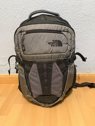 Mochila The North Face Negra y Gris