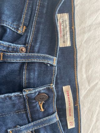 Pantalón Levi's Premium 724 High Rise Straight