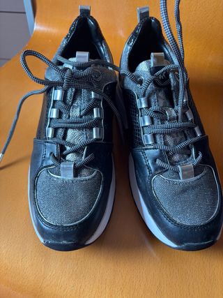 Zapatillas Michael Kors Negras y Plateadas