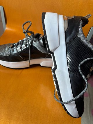 Zapatillas Michael Kors Negras y Plateadas