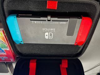 Nintendo Switch + Funda + Juegos