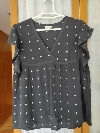 Blusa con flores bordadas