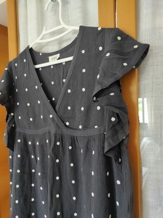 Blusa con flores bordadas