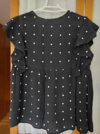 Blusa con flores bordadas