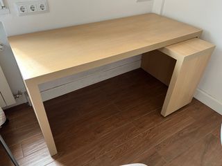 Escritorio Malm de Ikea, extensible