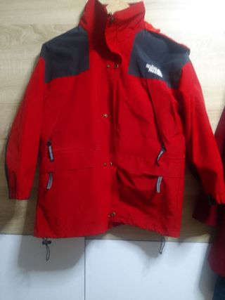 Chaqueta The North Face roja