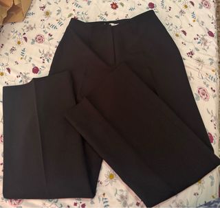 Pantalón de vestir negro con pinzas
talla 38