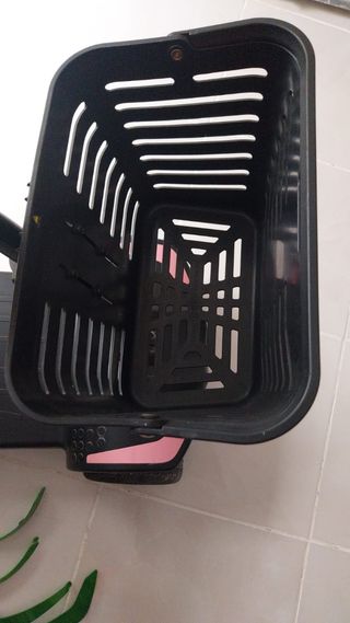 Silla eléctrica negra y rosa