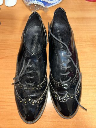 Zapatos charol negros 
