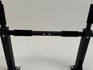 Barra de dominadas pared negra