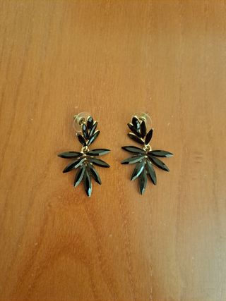 Pendientes vintage negros y dorados