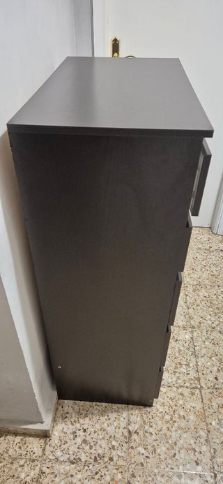 Cómoda negra de madera 