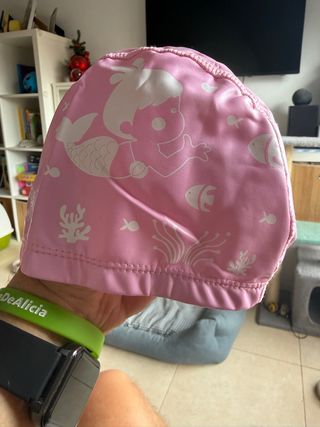 Gorra de piscina rosa con sirena