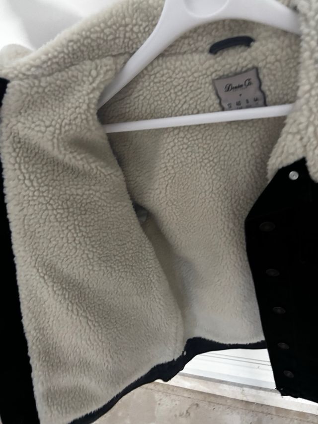 Chaqueta vaquera negra con borrego Talla M