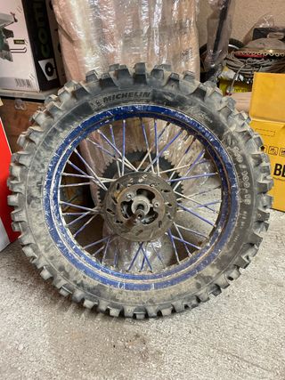 Rueda trasera moto Michelin 110/100-18