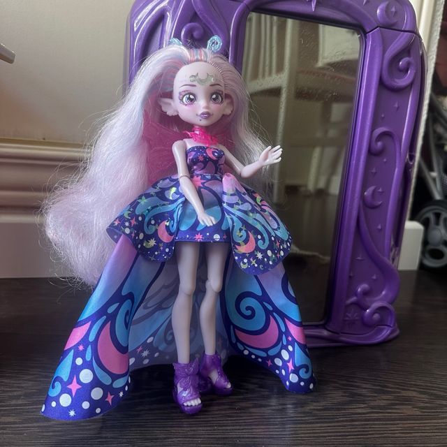 Muñeca Mixies Pixie Supremes Luna con Espejo