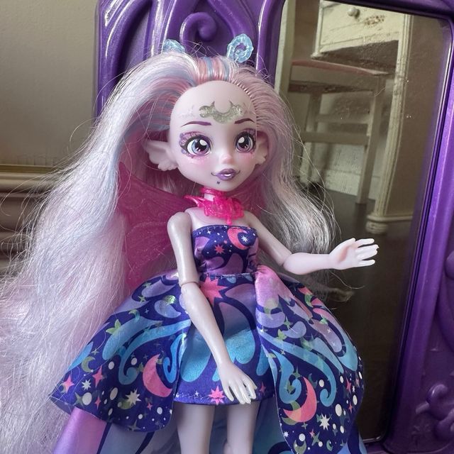 Muñeca Mixies Pixie Supremes Luna con Espejo