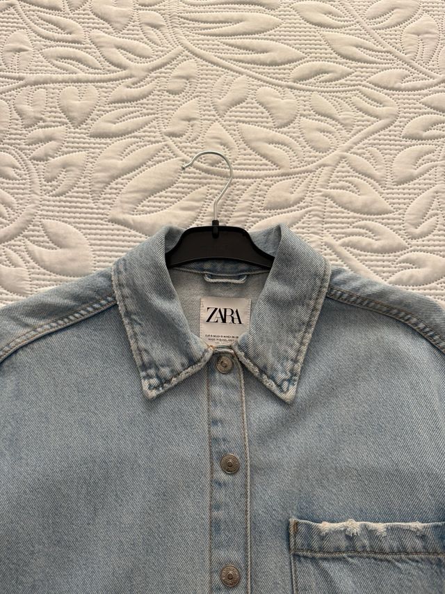 Sobrecamisa larga vaquera Zara
