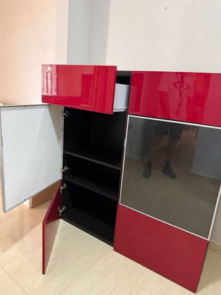 Mueble Vitrina Rojo y Negro
