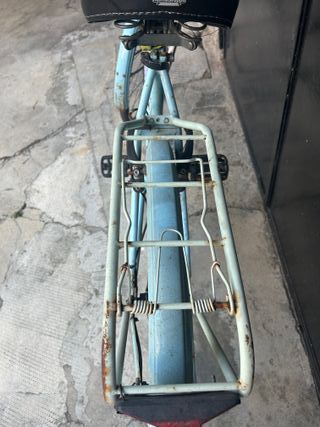 Bici da donna bianca e azzurra