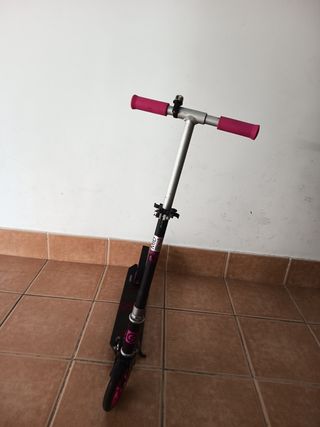 Patinete Oxelo rosa y negro