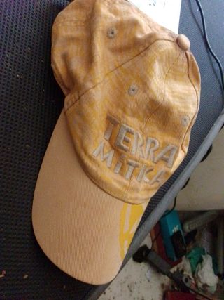 Gorra Terra Mítica Beige y Amarilla