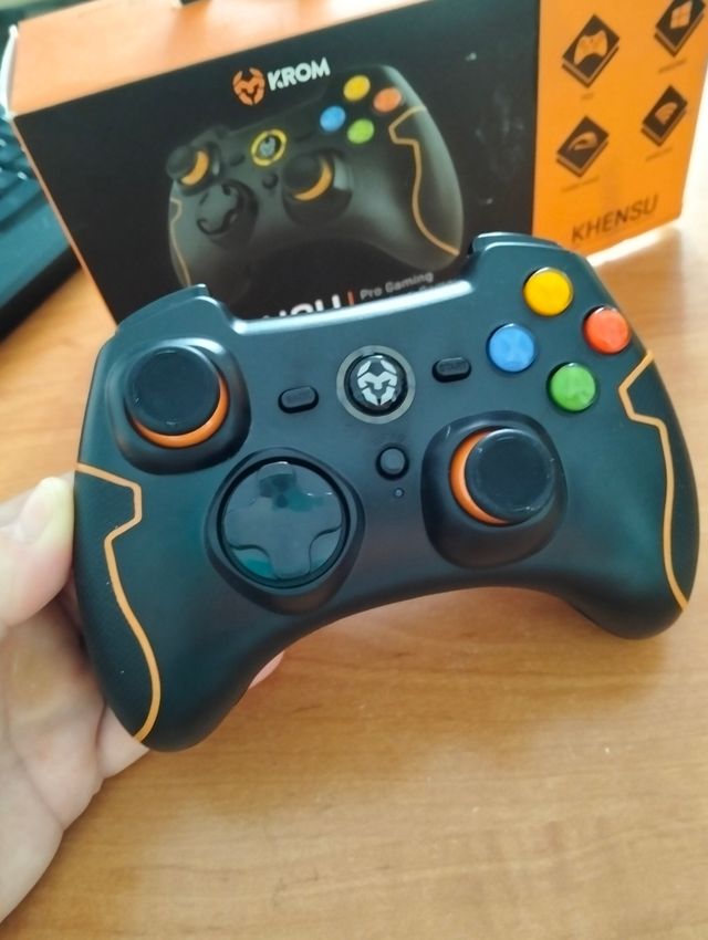 Mando Gaming KROM Khensu Pro Gaming Wireless Gamep