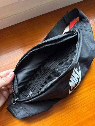 Riñonera nueva Nike Negra
