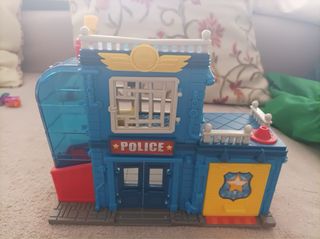 SuperZings Comisaría, Vehículos y Figuras