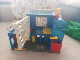 SuperZings Comisaría, Vehículos y Figuras