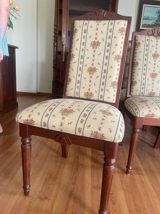 4 Sillas de comedor de madera y tela