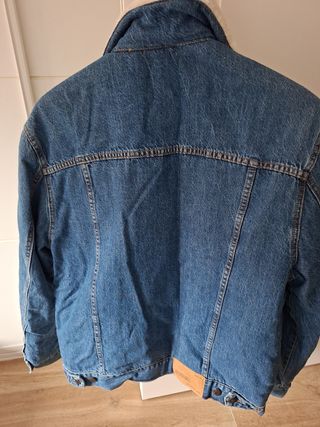 Cazadora vaquera Bershka con borrego Talla L