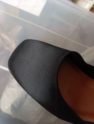 Zapatos de tacón negros raso