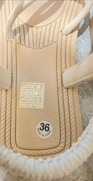 Sandali infradito beige e bianco