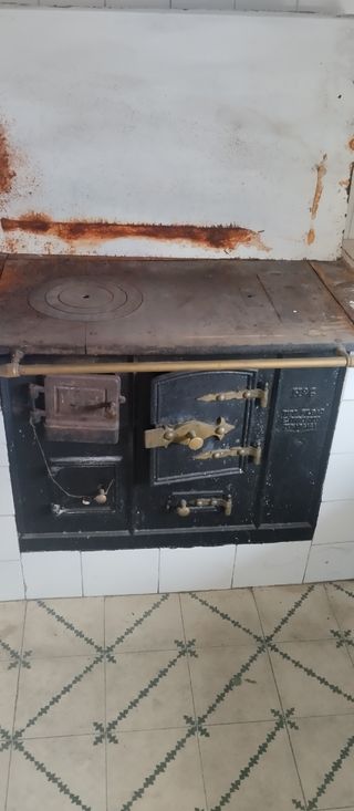 Horno antiguo de hierro N6