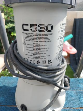 Escalera piscina + bomba Intex C530