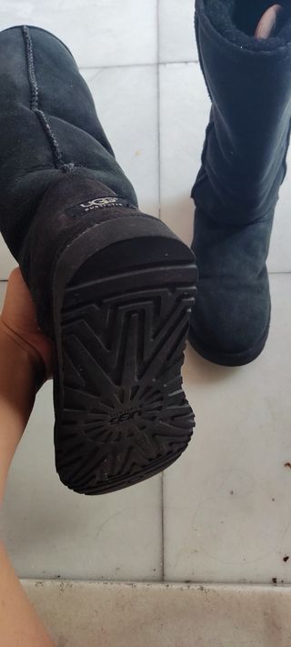 Botas UGG Negras Talla [insertar talla]