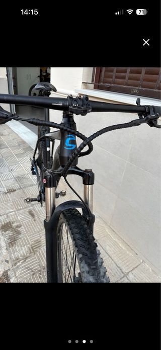 Bicicleta de montaña negra cannondale talla L