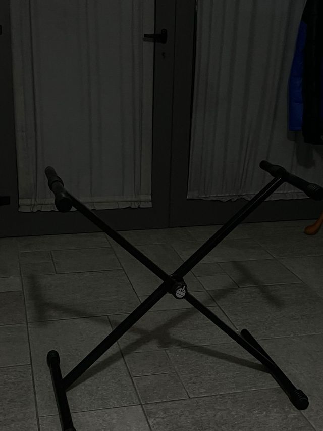 Tastiera Yamaha con supporto e sgabello
