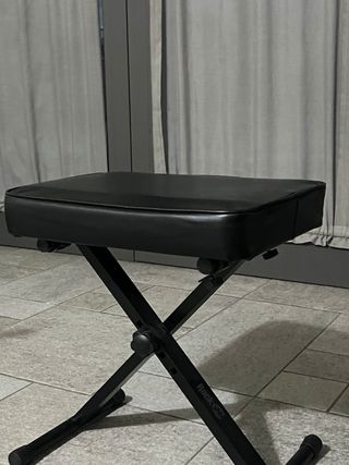Tastiera Yamaha con supporto e sgabello