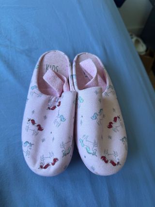 Zapatillas casa unicornios talla 31