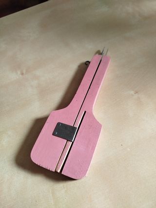 Herramienta antigua tejer alfombras