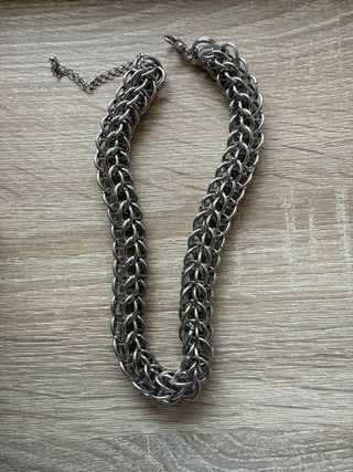 Cadena corta unisex de eslabones plateada.