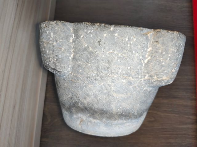 Mortero de piedra antiguo