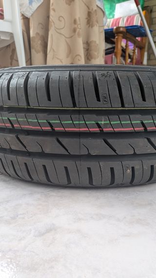 Neumático Feu Vert 185/60 R14 82H nuevo + llantas