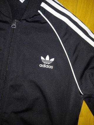 Chaqueta Adidas Negra con Rayas Blancas