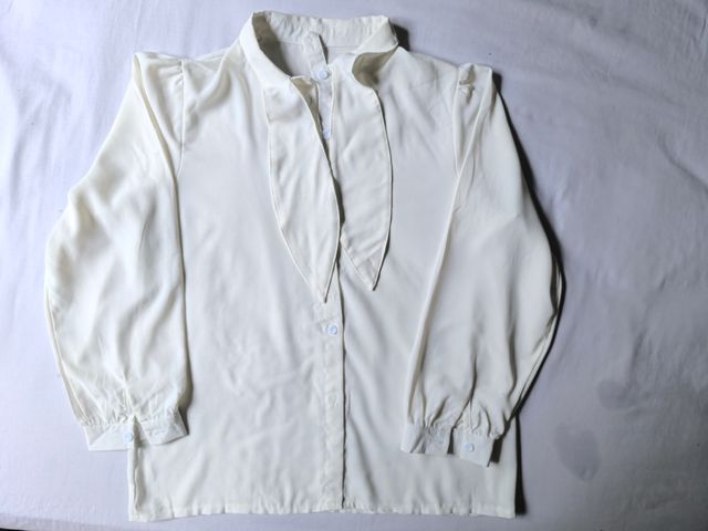 Camisa blanca elegante mujer