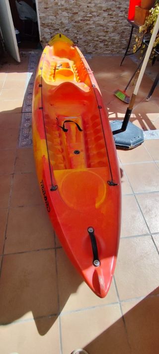 Kayak 3 personas naranja y amarillo